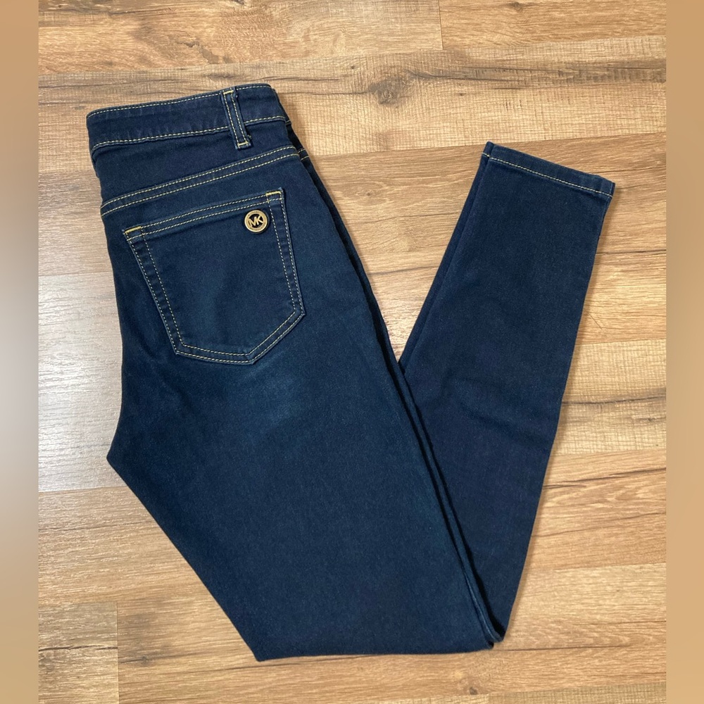 MICHAEL KORS | Women’s Izzy Skinny Jeans Dark Wash - Picture 4 of 8